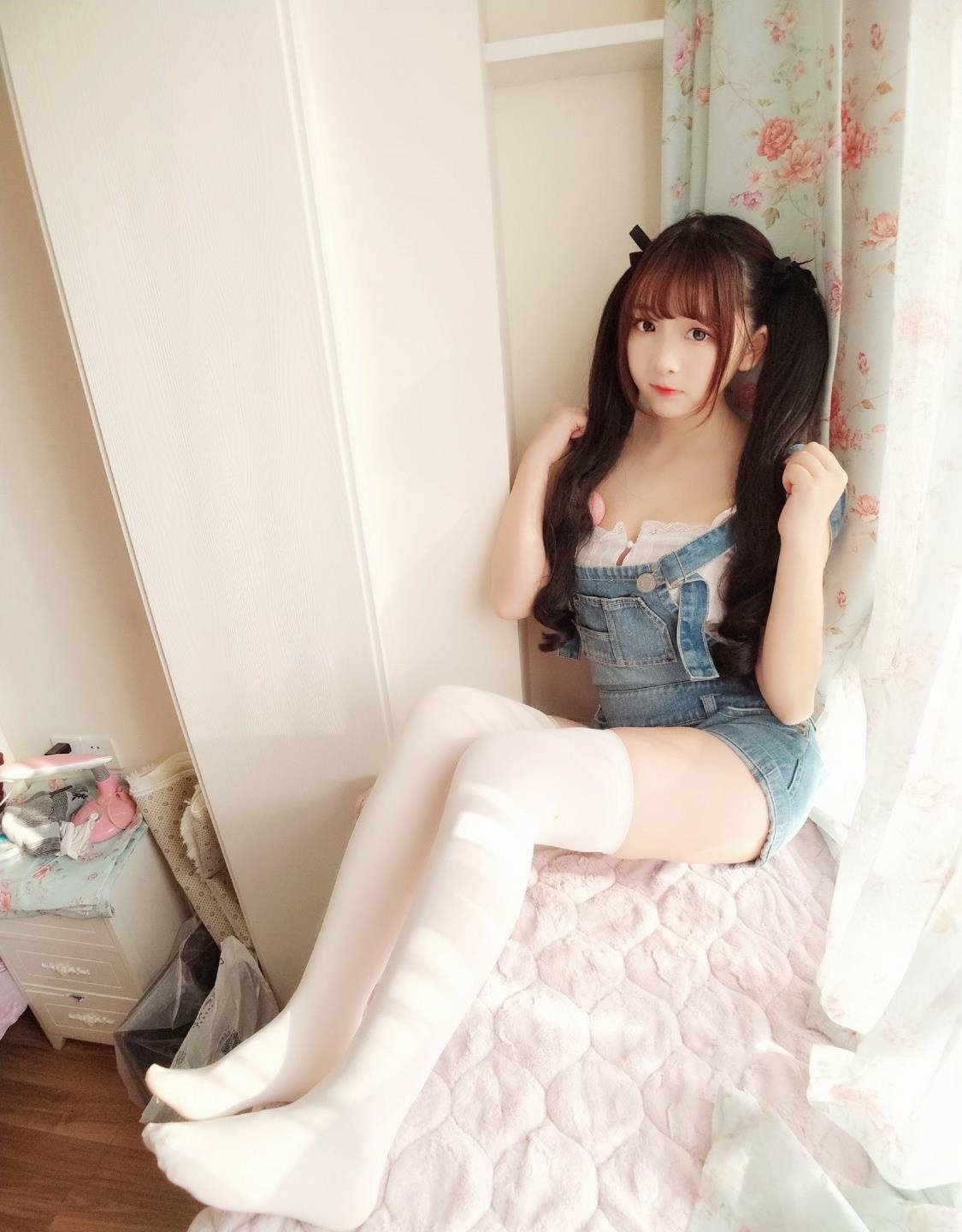 �����